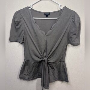 Buckle Gray Scalloped V-Neck Tie-Front Peplum Top